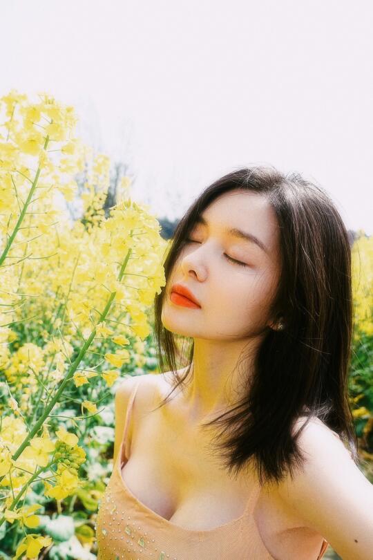 跟我一起去油菜花海吧🌼