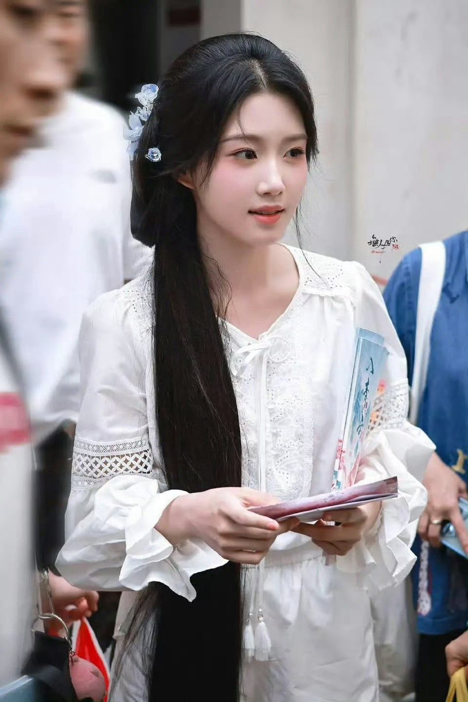 卢昱晓这照片是照着王楚然p的吧？ ​​​