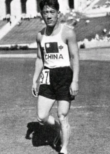 1932年，张学良赞助给刘长春8000大洋，让他去往洛杉矶参加奥运会，当刘长春漂
