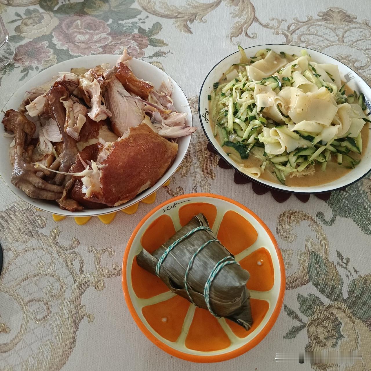 干哪一行都没有容易的。
今天是真闷热啊！啥也不干头上的汗就没断过。下午刷手机，刷