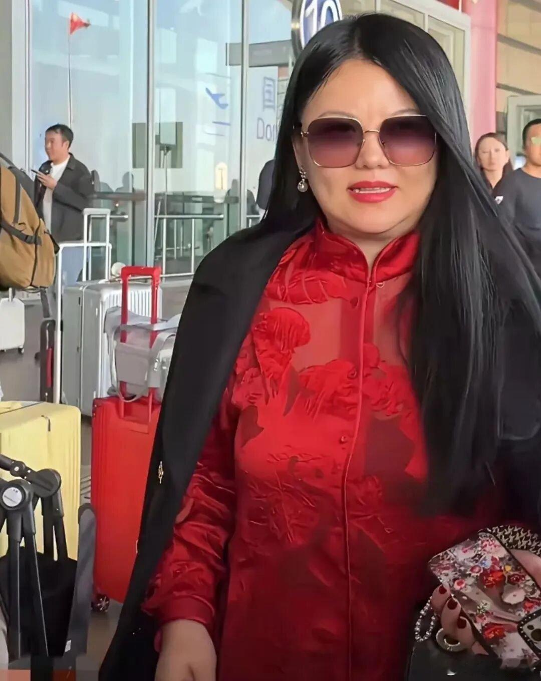 芒果真是捡到宝了这个话题说的是李某吗？