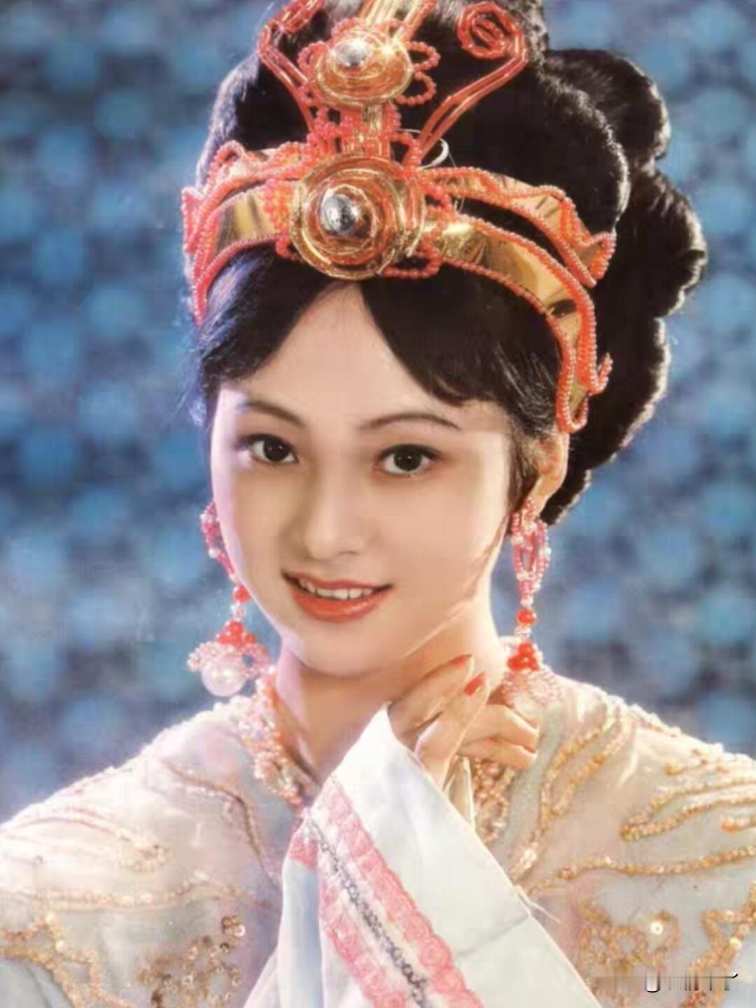 八十年代的《艺术造像》挂历，早已不是一本简单的日历。那时候家家户户墙上都挂着这样