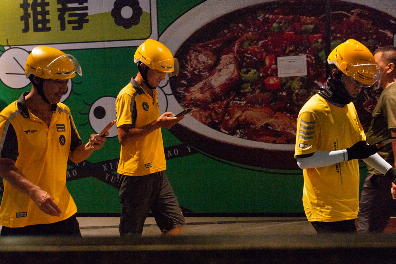 取完餐外卖员差点吐了应该增加一套外卖员给商家评分的机制能让消费者了解店铺卫生环境