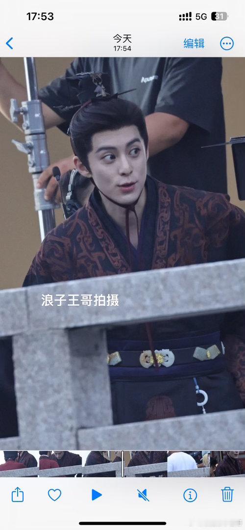王鹤棣王传君武大靖自拍合影王鹤棣王传君武大靖将门独后