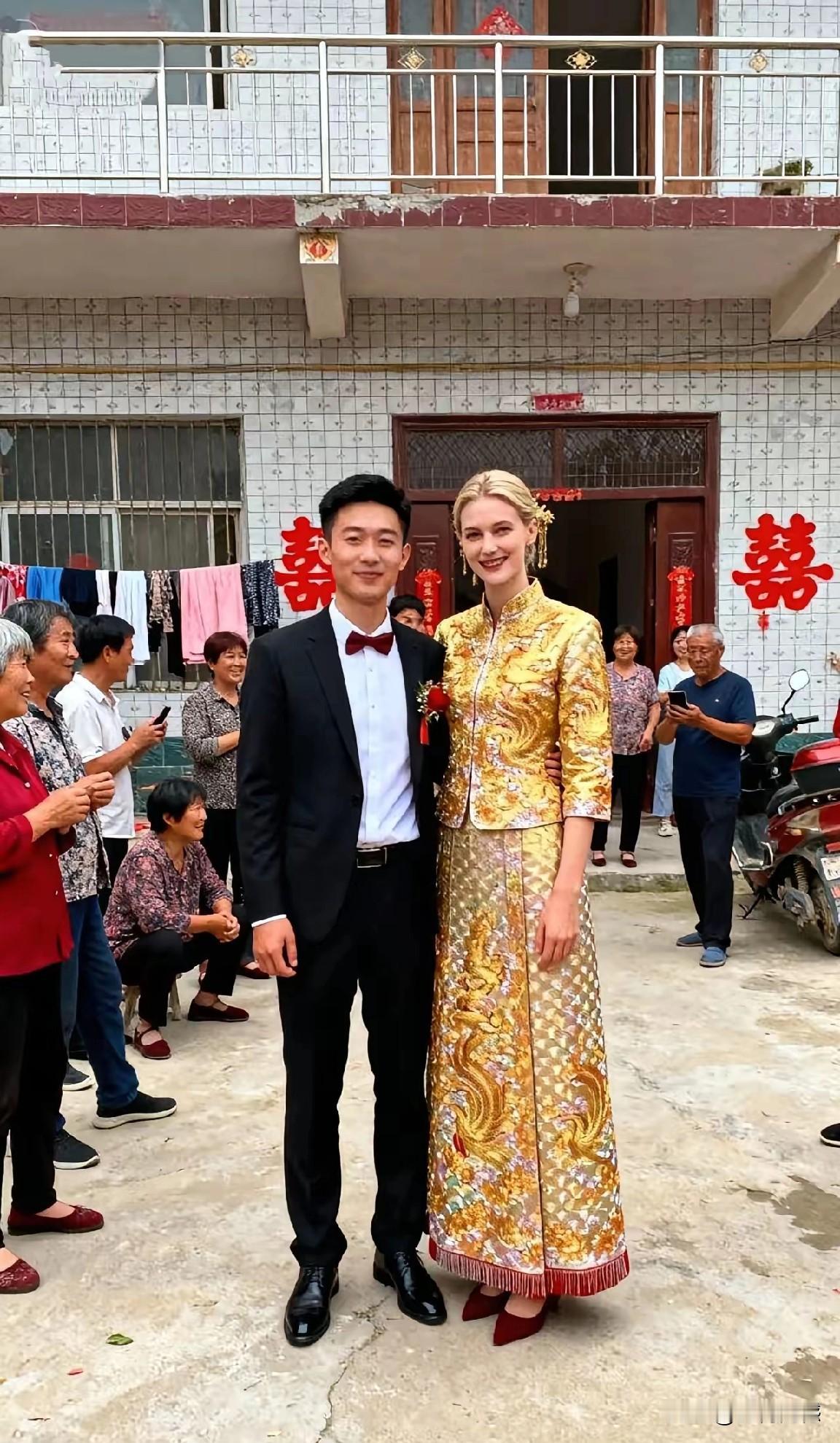 一对新人照相的时候，旁边的人，居然没有一个人往新郎和新娘站的方向看，因此感觉这张