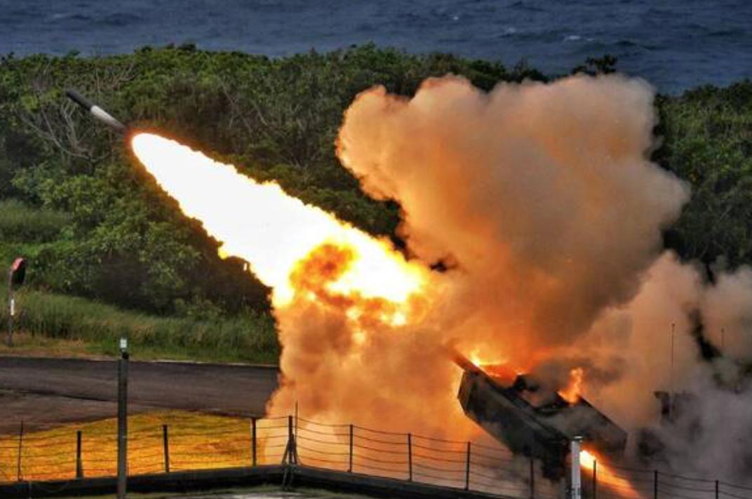 【美国对台军售暗藏最新款ATACMS战术导弹，最大射程接近500公里】

特朗普