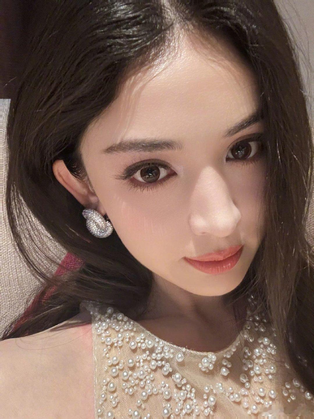 娜扎自拍一下娜扎突然自拍一下 老婆你美 ​​​