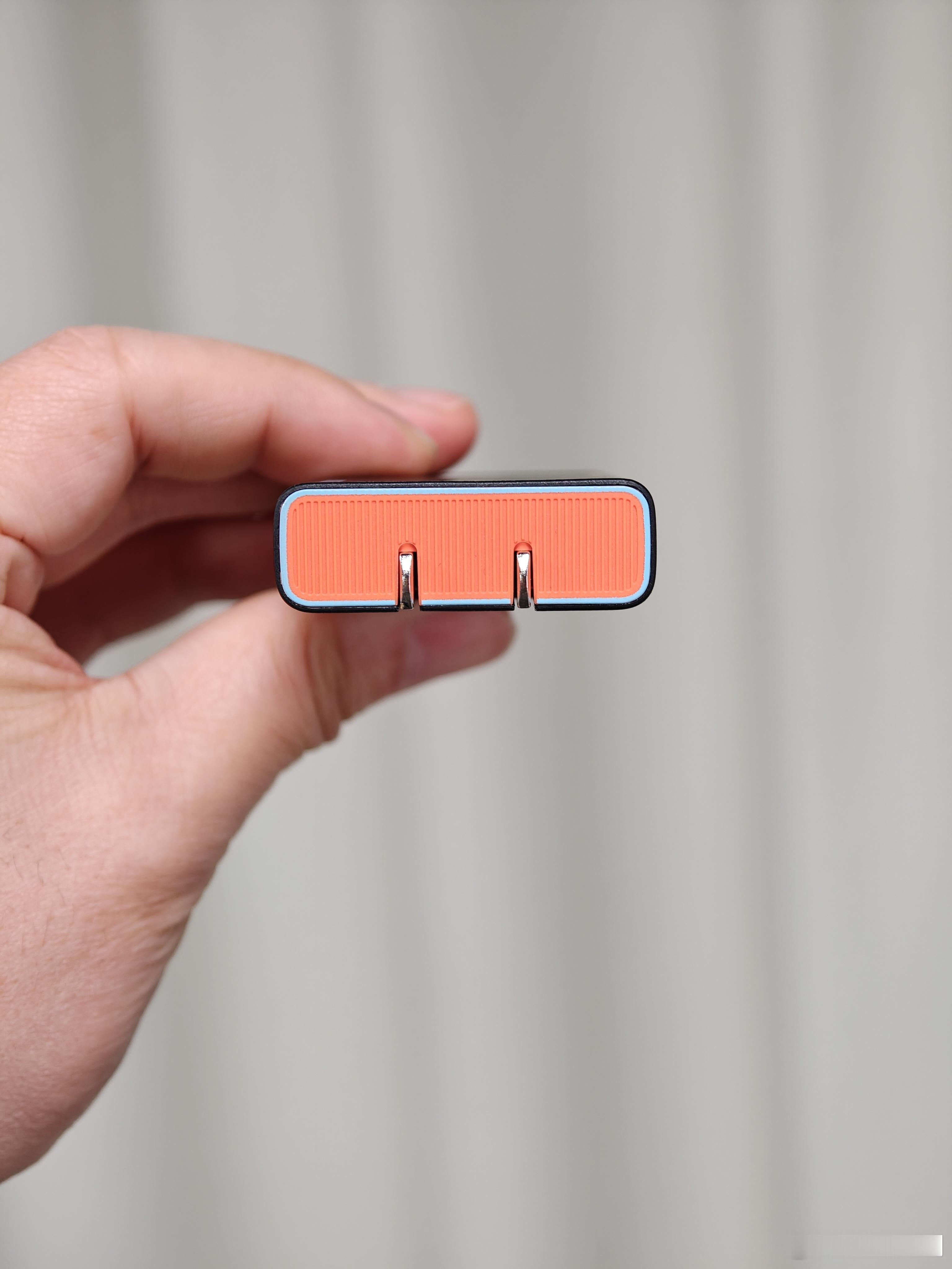 酷态科6号，65W卡片式氮化镓充电头，转发即可抽取~薄薄十几毫米，适合随身携带。