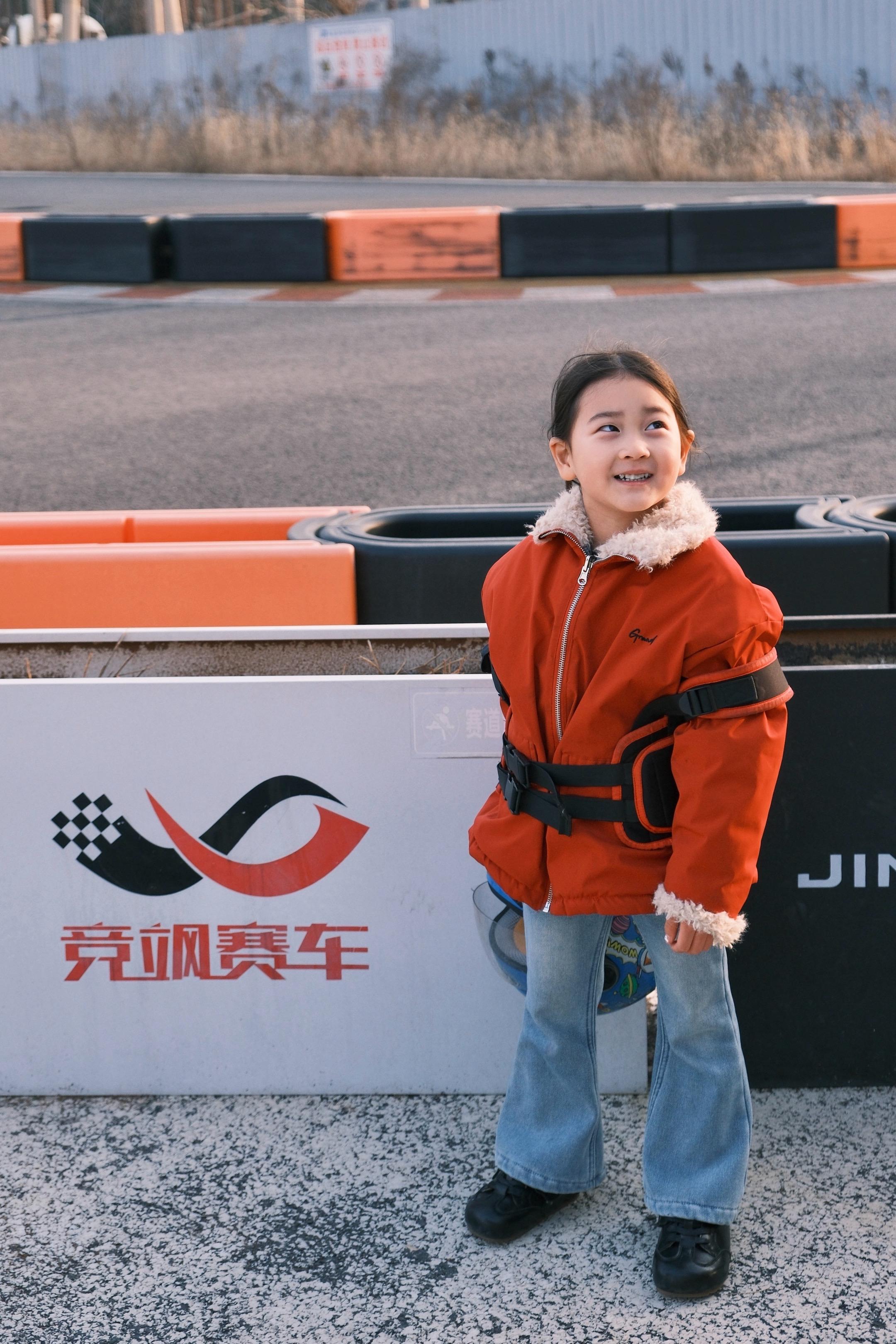 后来我生了一个女儿 她脾气像我 像我一样任性 像我一样 不开心了立马发...