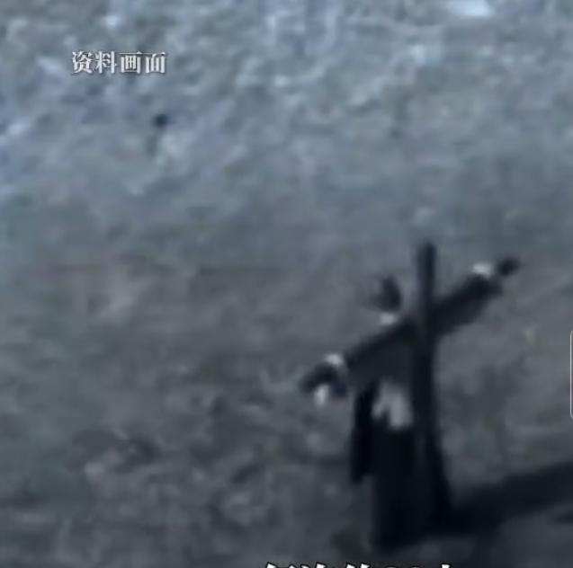 这TM就是赤裸裸的人肉靶场。
731部队“雨下实验”
用飞机降雨式播撒细菌
原队