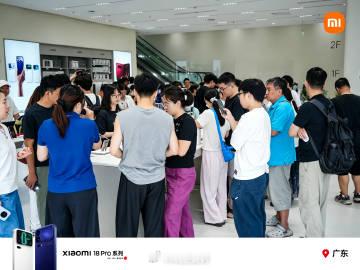 今天是中秋节，没想到小米之家竟然挤爆了，大家都去体验小米18 Pro系列了，这乌