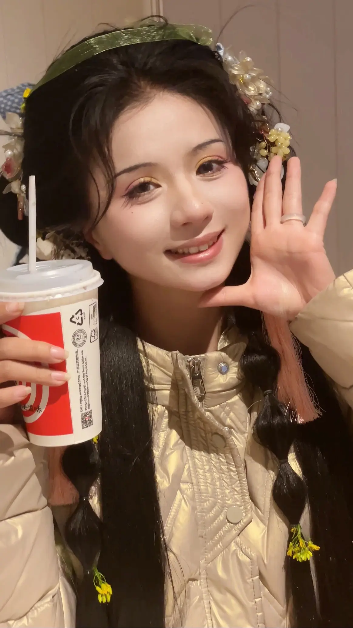 肯德基炸鸡太好吃了。苏苏吃到停不下来。