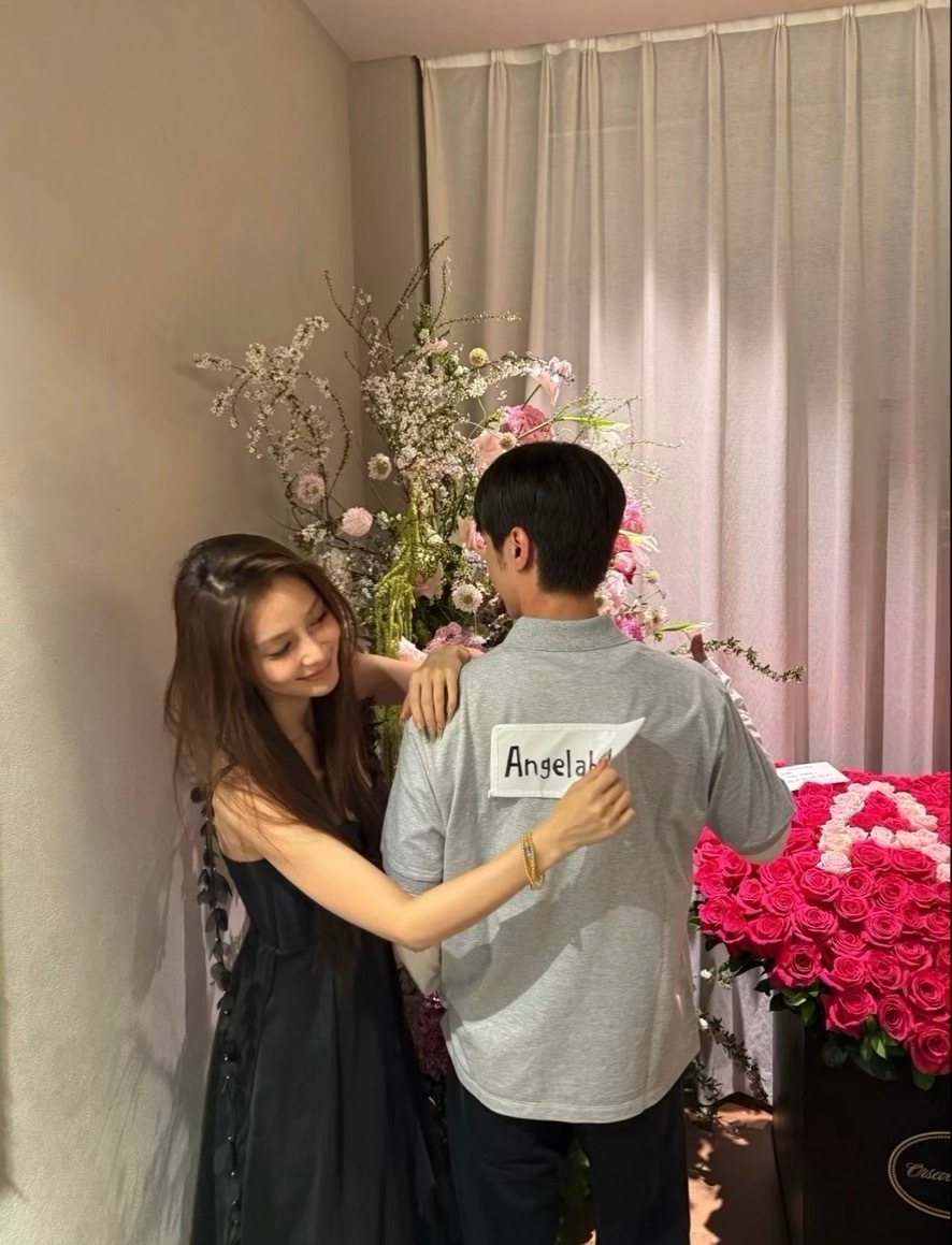 Angelababy生日聚会照Angelababy朋友cos以往造型庆生 捡到几