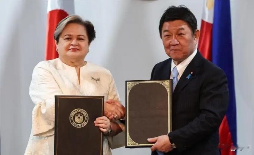 就在刚刚，

菲律宾外交部突然宣布，

1月15日，日本和菲律宾签署了一项军事后