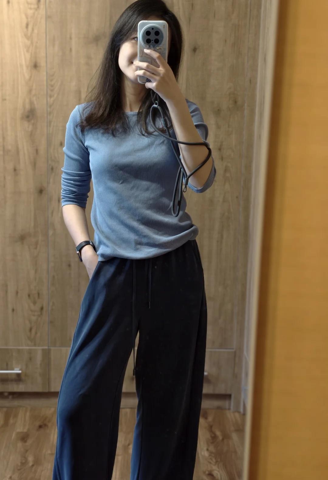 今日穿衣 | 和球搭子的奥运备赛局
穿得很好换的一身儿
	
ootd 通勤oot
