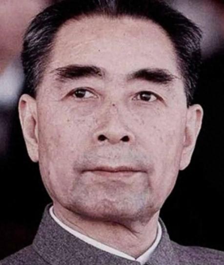 1971年，一个外宾参加国宴时，顺手拿走了国宝九龙杯，工作人员不知如何是好，周总