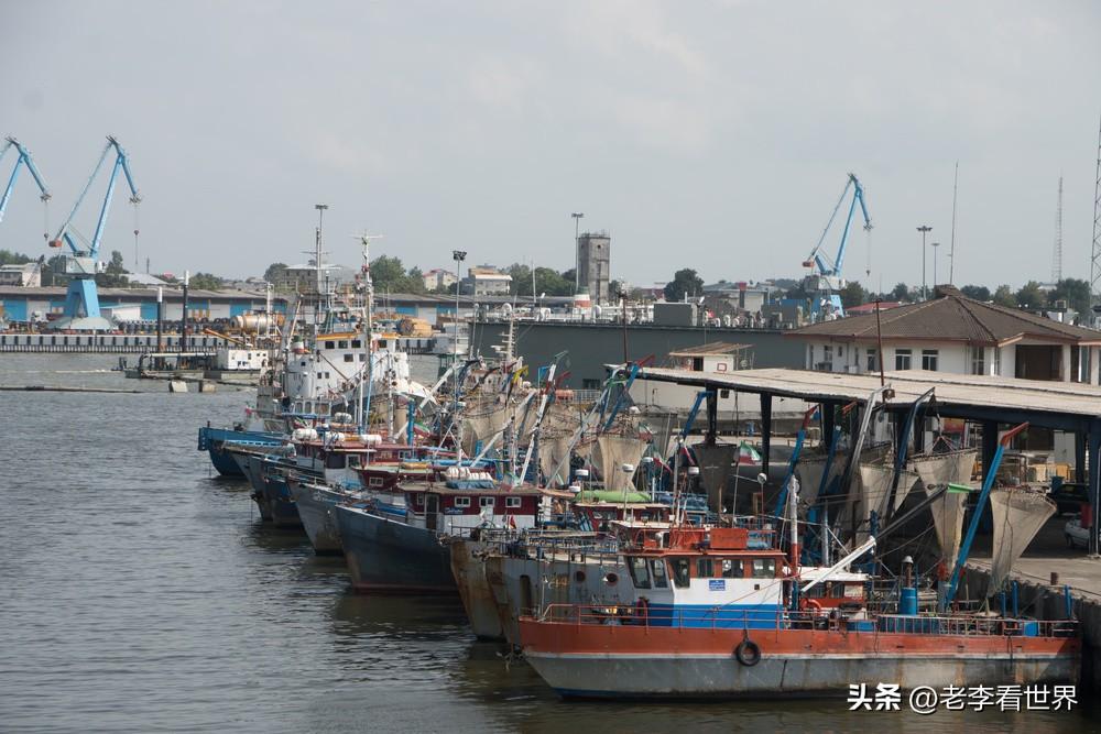 【伊朗军方发出强烈警告：如果伊朗港口遭袭，中东的所有港口都将成为合法目标】
德黑
