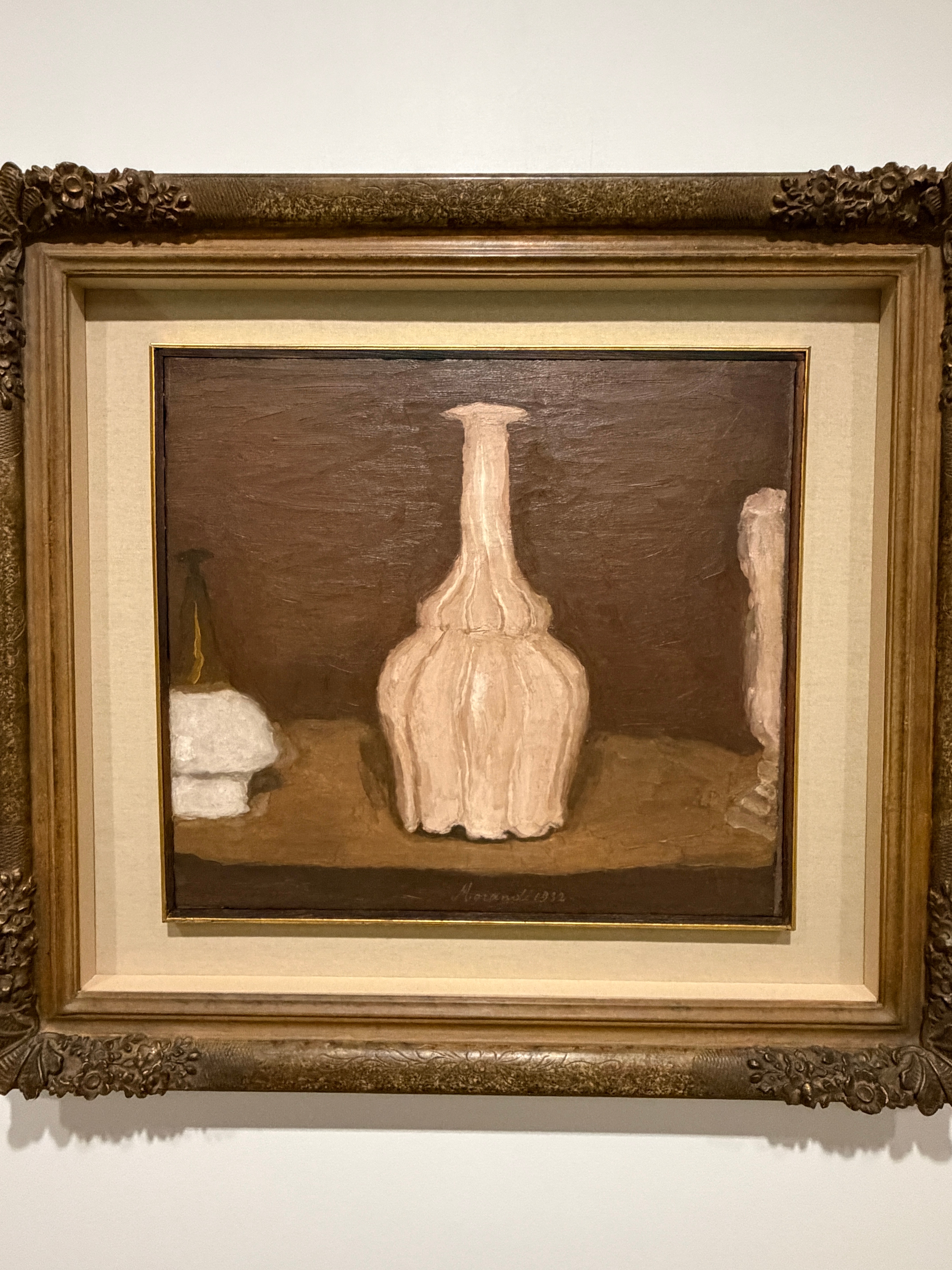 去看莫兰迪展，发现莫兰迪至少有两个地方与我很相似。一，器物控，喜欢摆弄瓶瓶罐罐。