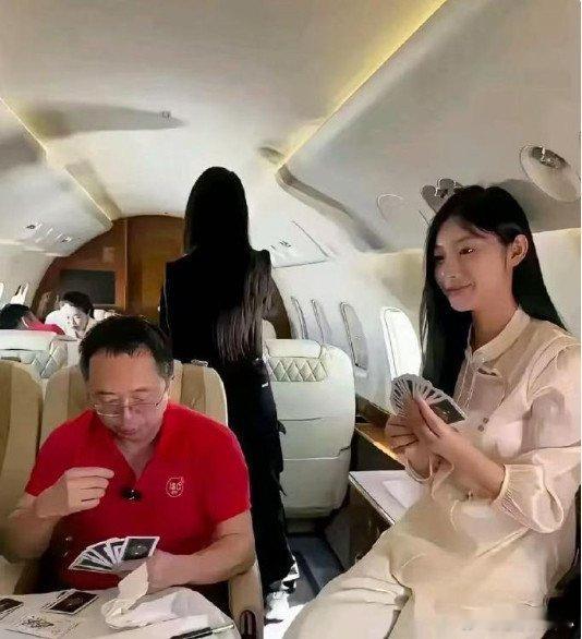 原来有钱人坐飞机是这样的呀 