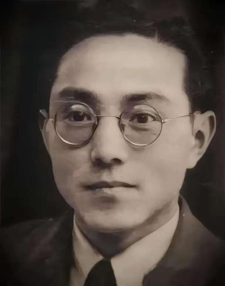 1949年，身陷牢狱、被判十年刑期的地下党员戴中溶，在狱中猛然惊醒。他诧异发现，