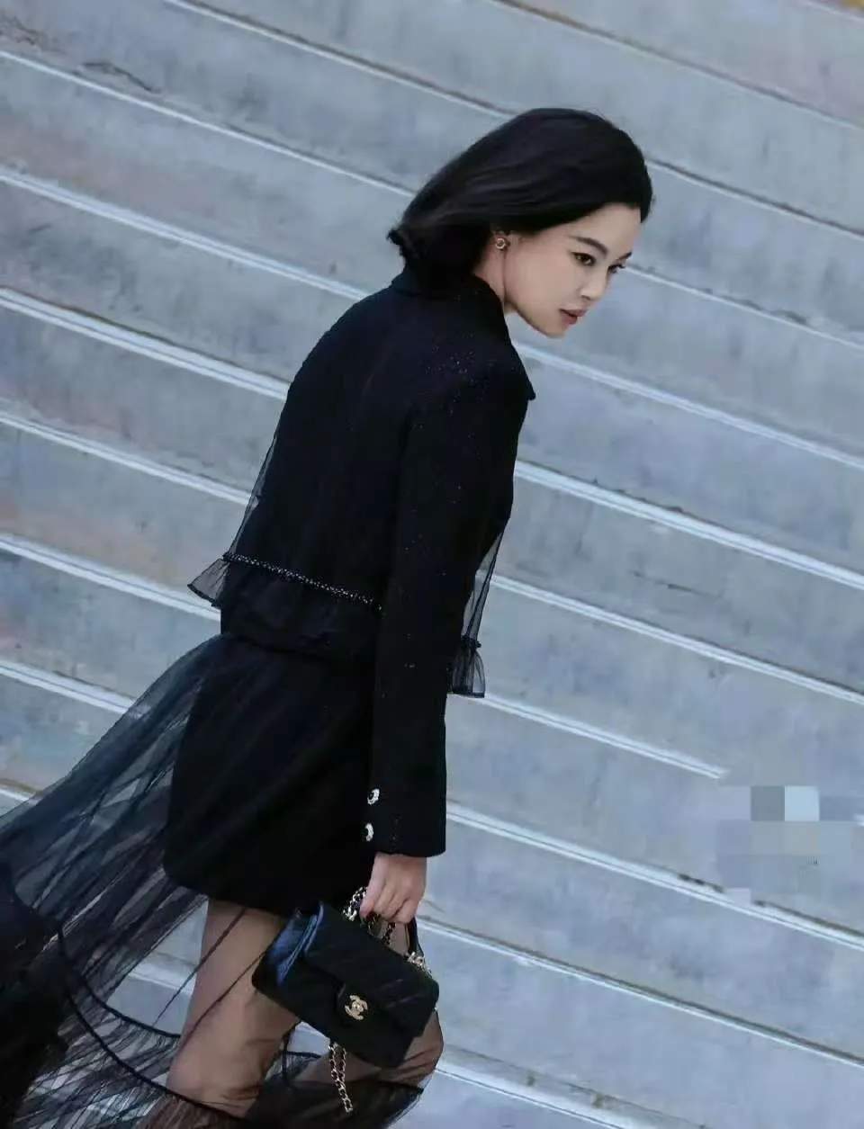 辛芷蕾解约首件事剪短发与前经纪公司18年纠葛落幕，辛芷蕾二话不说剪去长发换利落短