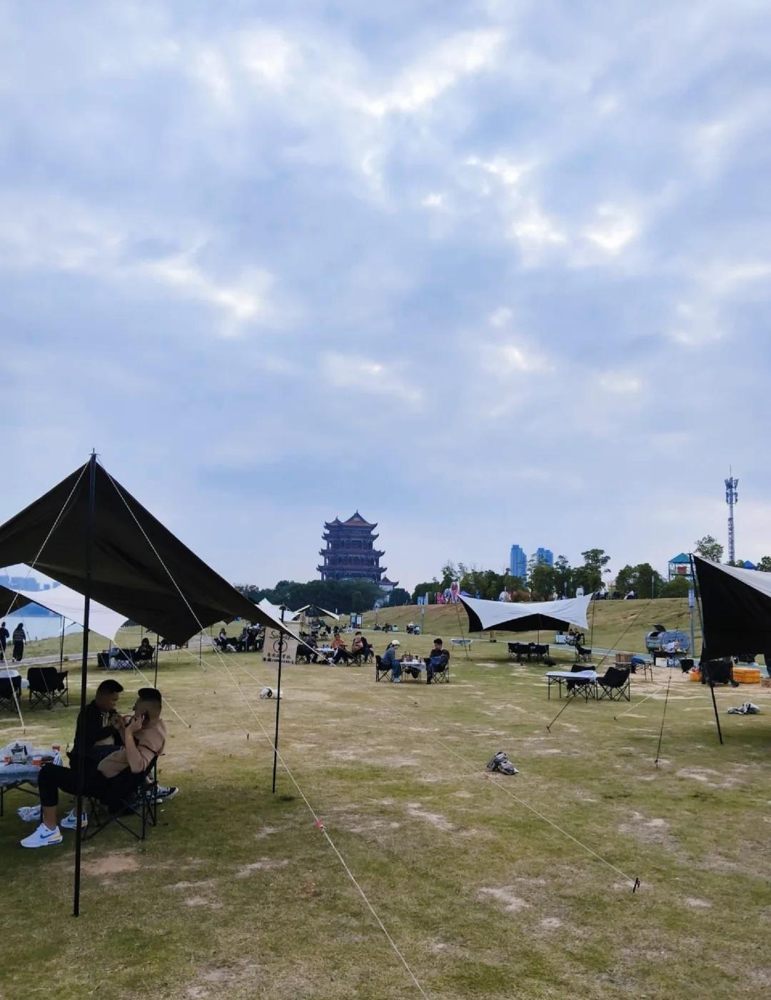 20块买一天快乐❓❗万楼露营你是我的神！
“别问！问就是性价比卷王”
💰人均2