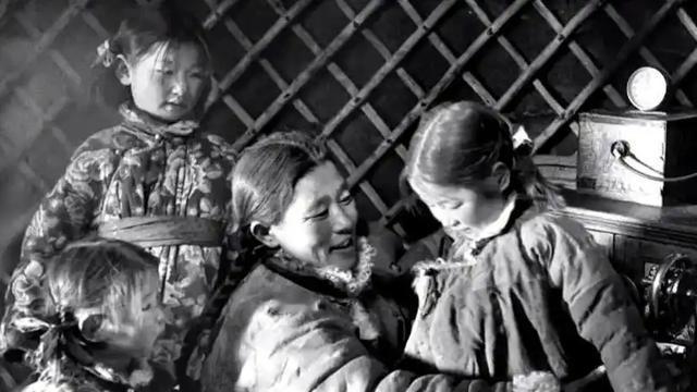 1960年的一天，康克清找到内蒙古主席乌兰夫，要他从内蒙古调运一批奶粉送往上海，