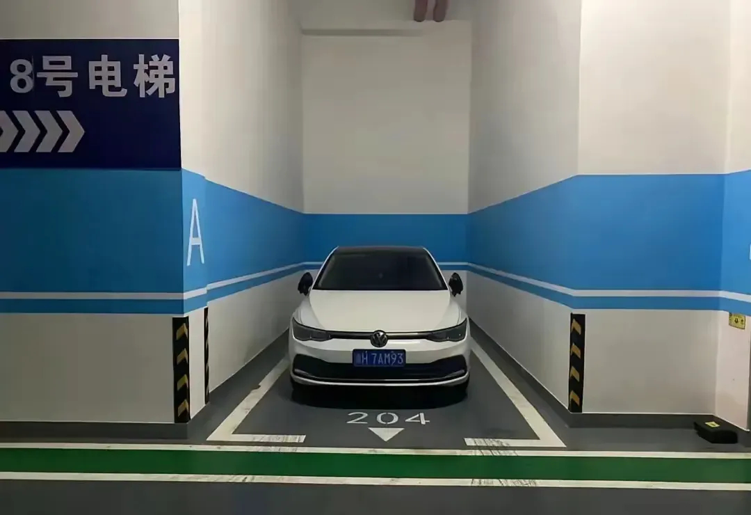 托关系花了20万买了一个车位，你们觉得这个车位值得吗，准备在车位上面再隔一个房间