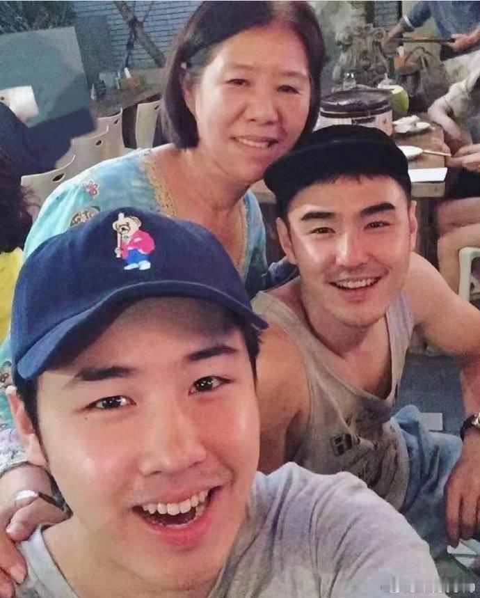 阮经天妈妈已于本月21日去世，目前已暂停一切活动。5月22日，据台媒报道，阮经天