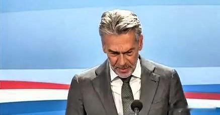 中荷芯片对峙内幕曝光，荷兰经济大臣称对西方是“警钟”

荷兰经济大臣文森特·卡雷