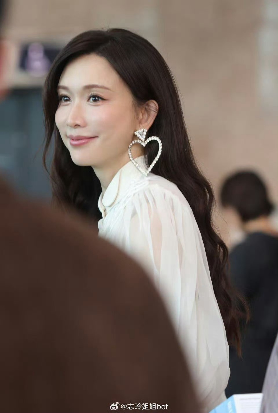 找不到林志玲这个视频的退出键 林志玲状态真的绝了，温柔气质拉满，满是鲜活生命力，