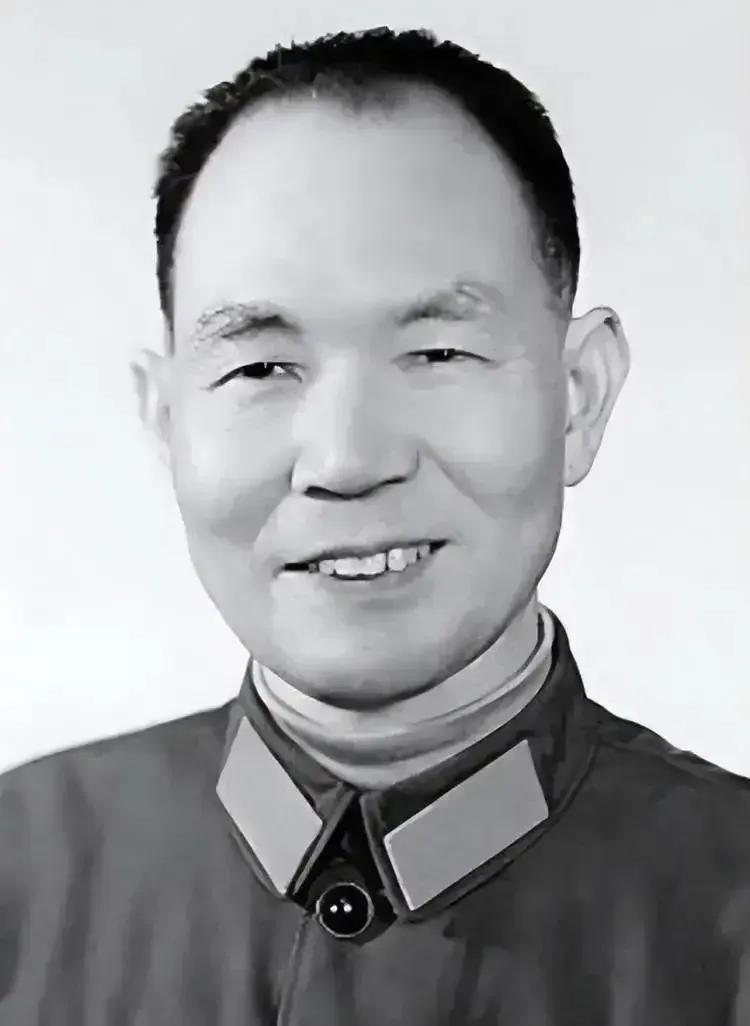 1950年，毛主席偶然得知有个干部偷偷在香山修建了一栋小洋楼，气的不行:“把他拉