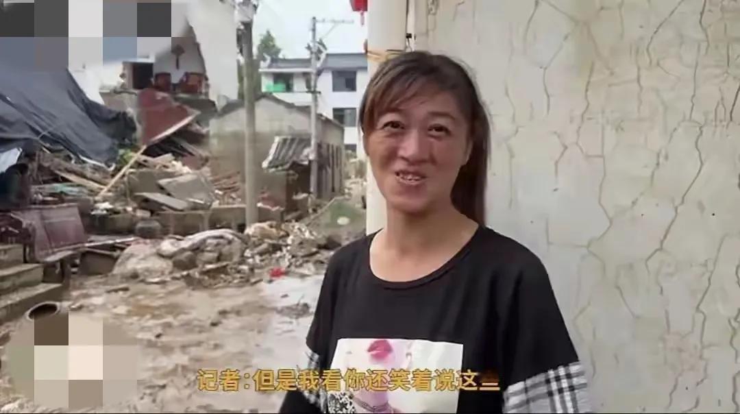 歙县洪水，一家人中，公婆被洪水冲走了，没找到，儿媳妇接受采访时，苦笑着说人也没了