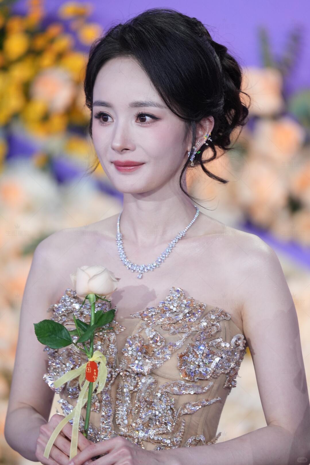 杨幂  天呐这竟然是生图！好无敌的状态杨幂王骁合作过10部剧