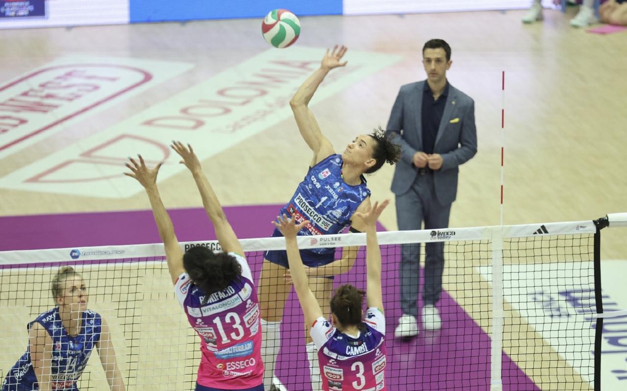 桑塔雷利形容朱婷是状态最好的球员！在意甲半决赛第三回合科内战胜诺瓦拉晋级决赛的赛