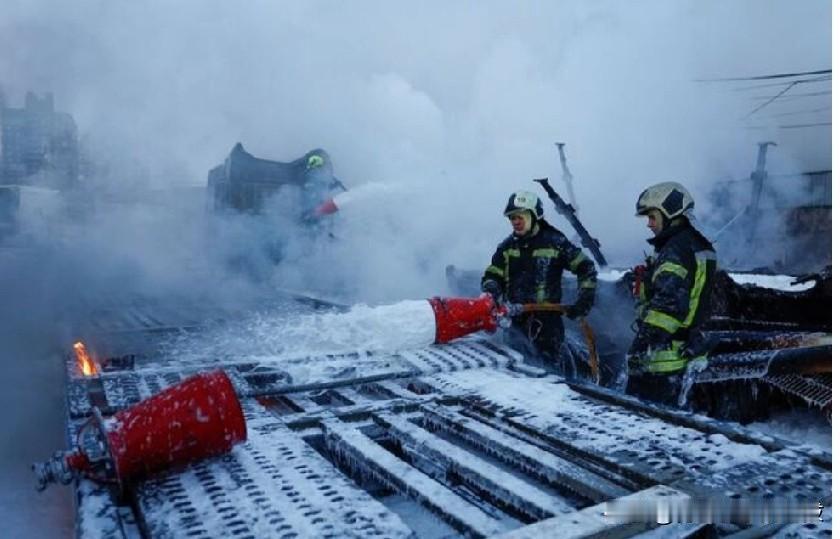 基辅近 6000 栋建筑在俄罗斯袭击后停止供暖。
路透基辅 1 月 24 日电 