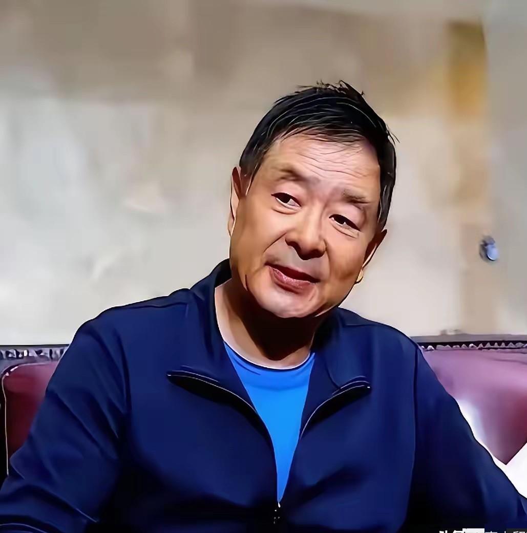 谁也没想到！凌晨一点北京，72岁濮存昕居然拿布绳把自己和94岁母亲系一块！
这可