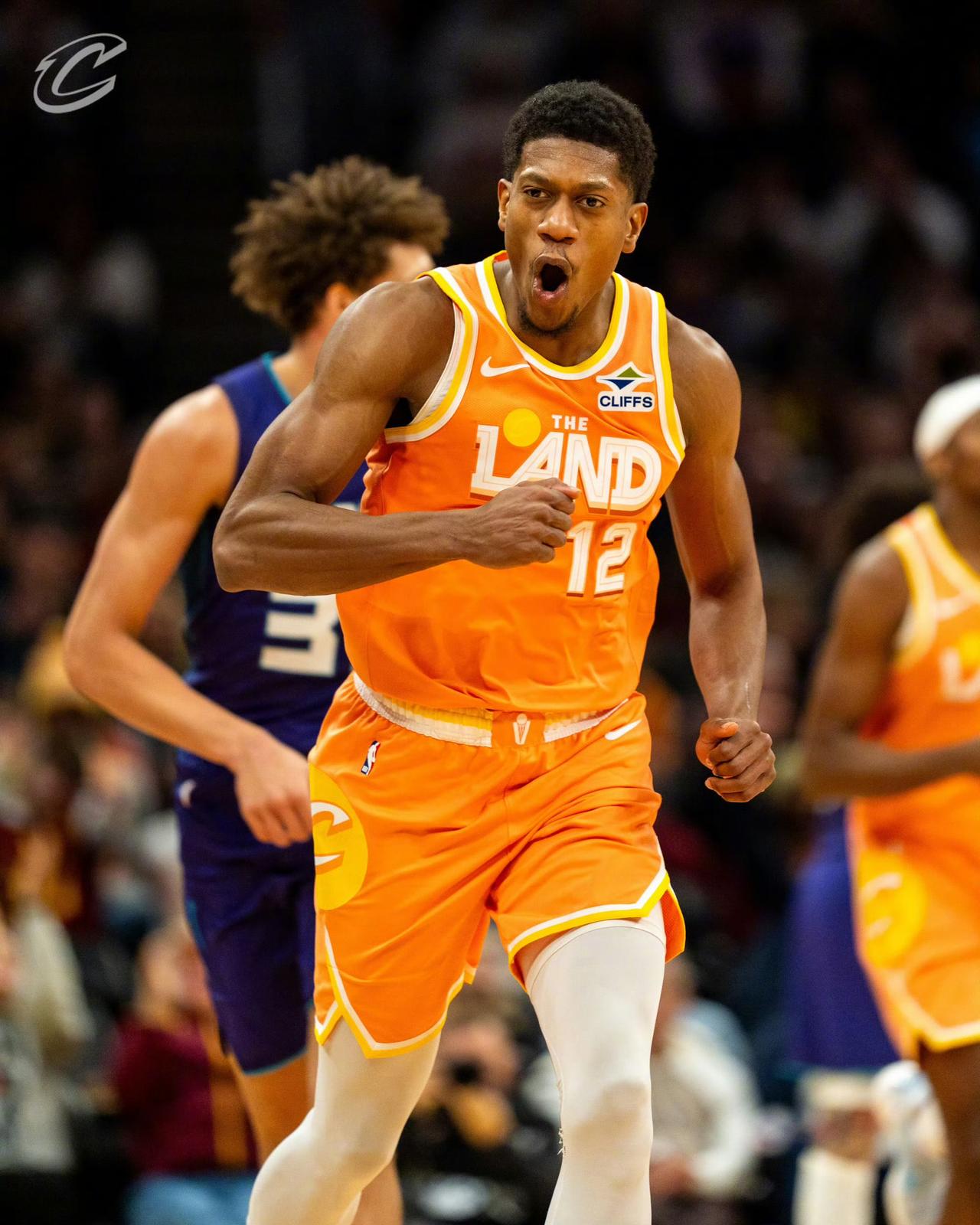 据名记Evan Sidery爆料，湖人近期已与骑士开启关于前锋德安德烈·亨特的交