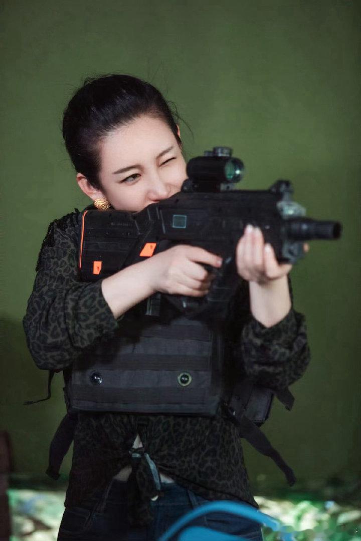 秦海璐马頔秦海璐 一个男频一个女频海璐姐要是看《妻旅》估计得笑出声：马頔挑家具嫌