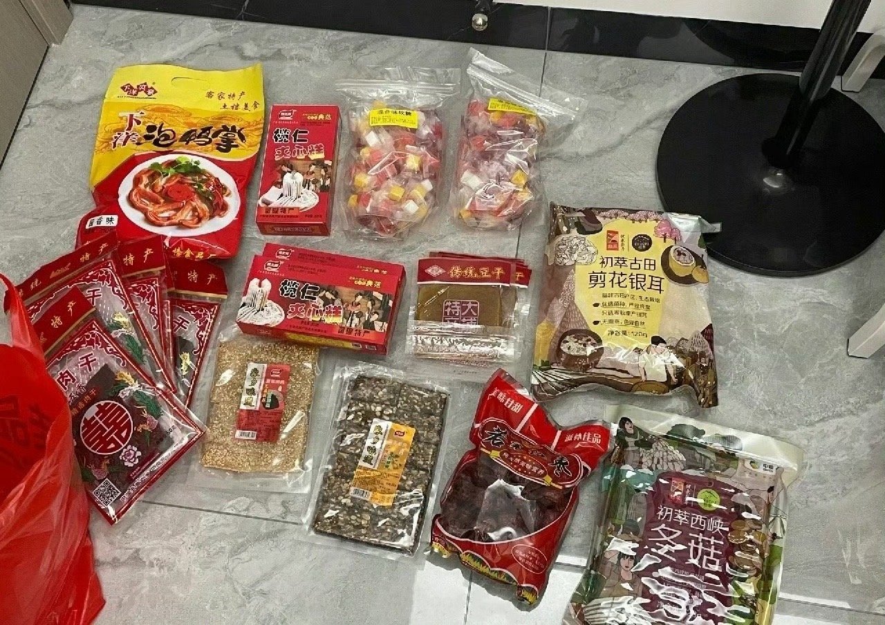 男朋友第一次上门带的礼物被妈妈笑了 ！！！ ​​​