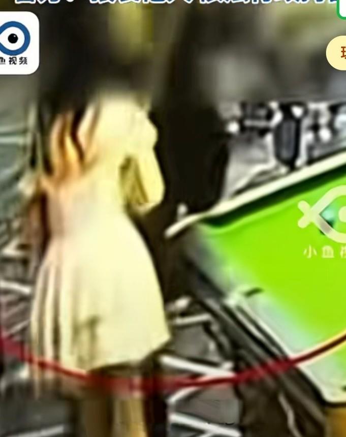 杭州台球厅女助教被顾客拍屁股，男子称我消费万元，
感觉跟她很熟，
我们平常聊天，