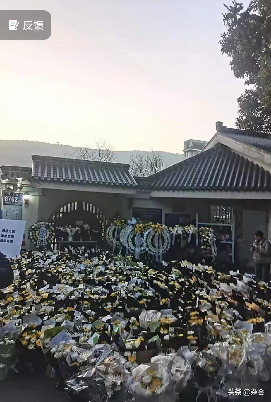 从来没有一个公众人物的离世，让我如此泪流不止。
他只是个敢说实话的普通人，却成了