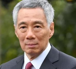 李显龙表示，真正的新加坡人要认清一个事实，新加坡不是华人国家，只是华人占多数而已