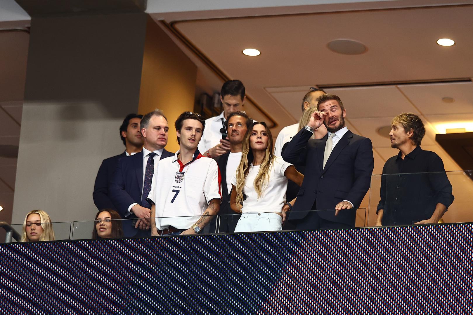 见证英格兰队被宿敌淘汰,贝克汉姆抱头痛哭,赛后发声:这是场令