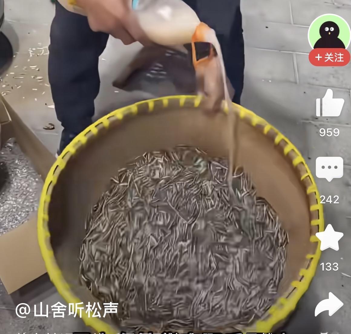 这世道，你算计我，我算计他，他又算计你，到头来挣的钱全给医院送了去。有些唯利是图