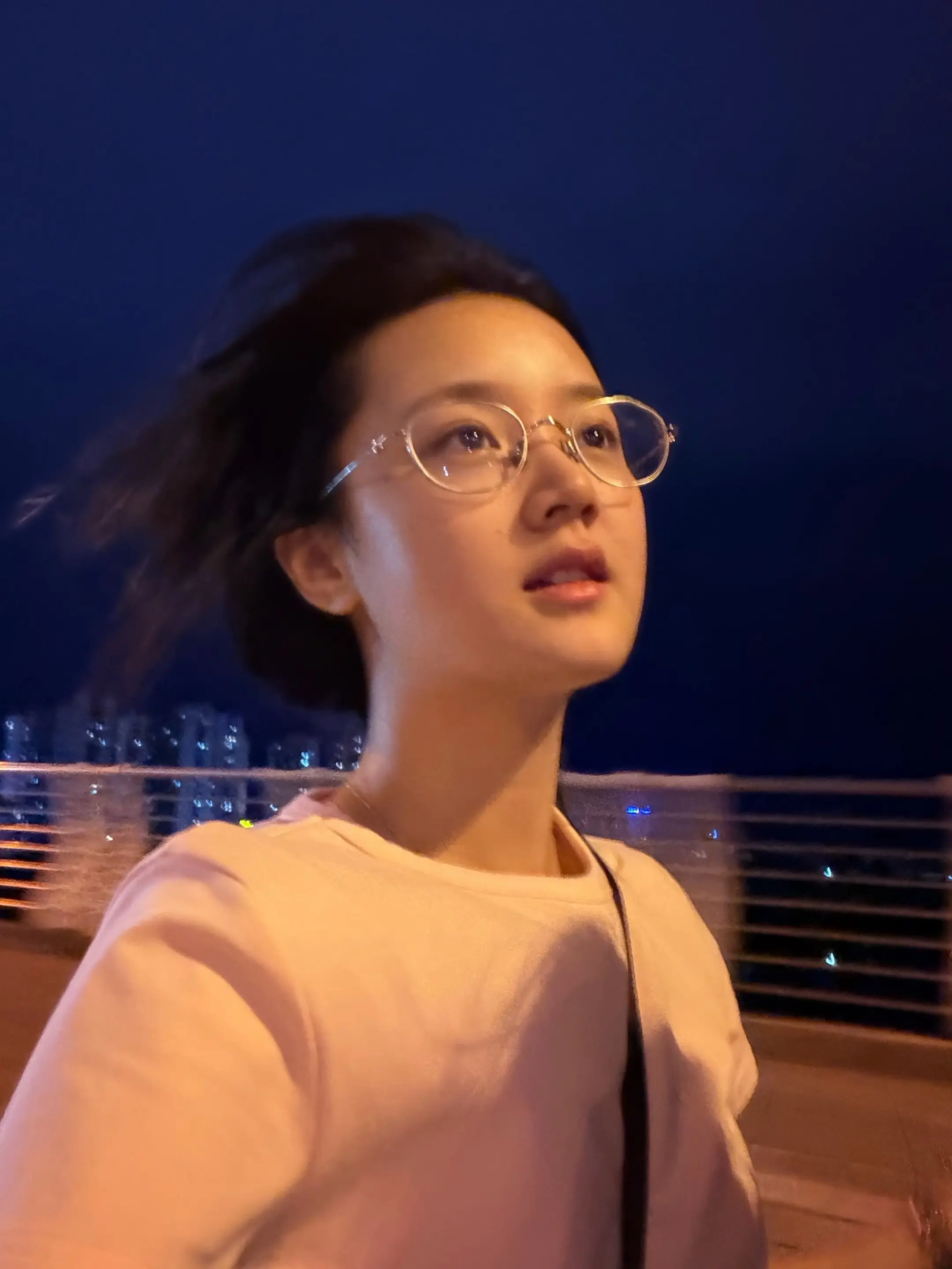 女孩 克服自己每一个想要依赖他人的瞬间