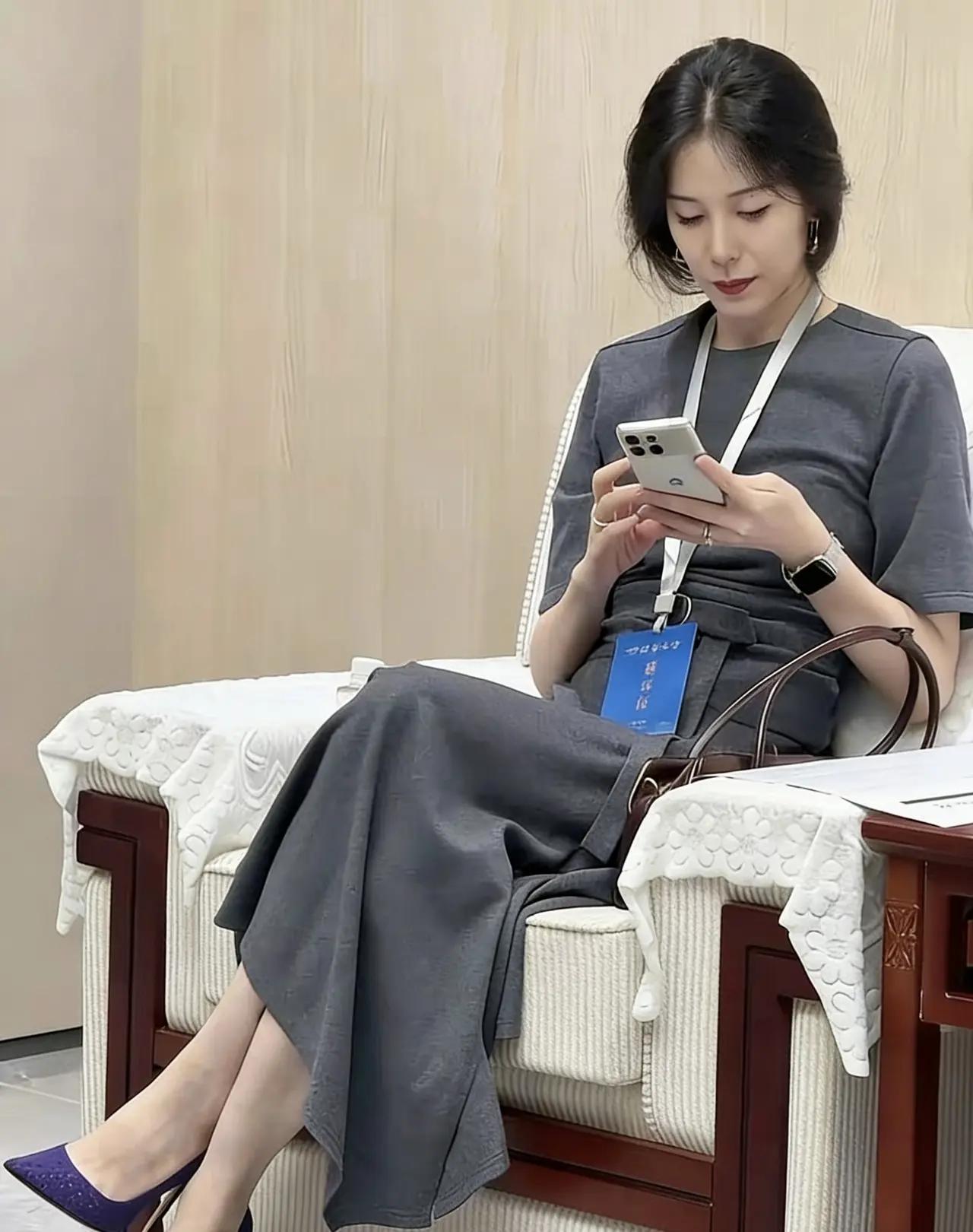 难怪蔚来老板娘气质这么好，原来是前央视主持人。