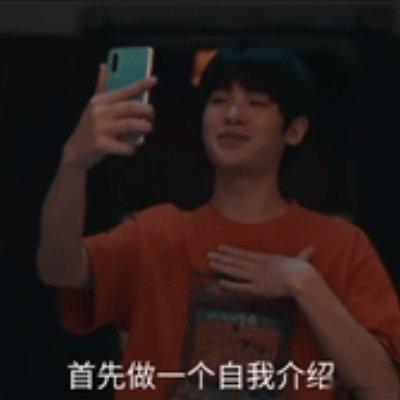 黄明昊 在  中饰演的沈明辉，简直是经商小天才吧? 为了卖沈家盒饭，大字报海报的