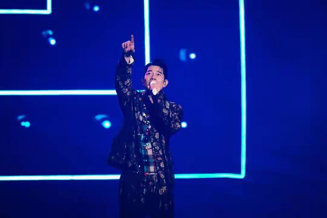 郭富城演唱会唱响杭州
         好的，以下是更详细的版本（约300字）：