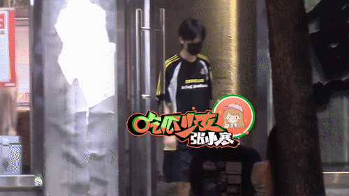 陈都灵聚会后送林子烨回家陈都灵和林子烨聚餐 陈都灵聚餐后送林子烨回家，车子先行到